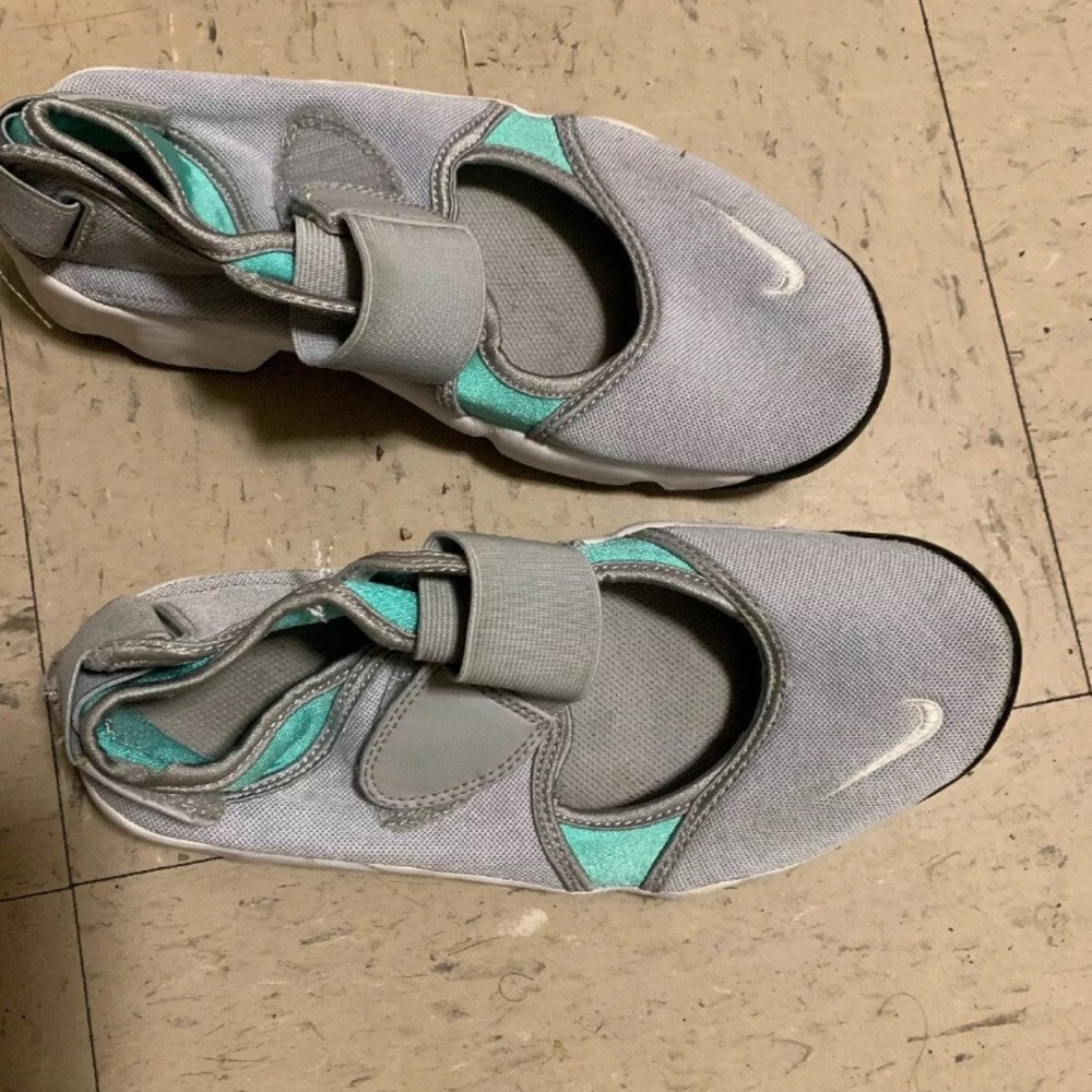 Big Kids Nike Slip on Sneakers